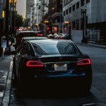 Tesla model s geparkeerd