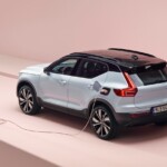 Volvo XC40 P8 recharge lease aan de laadpaal