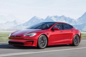 Tesla facelift voorkant schuin