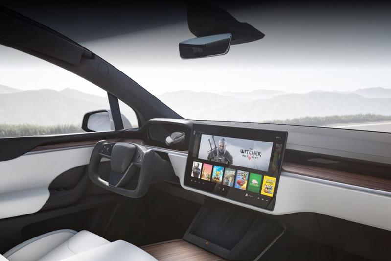 Tesla facelift dashboard